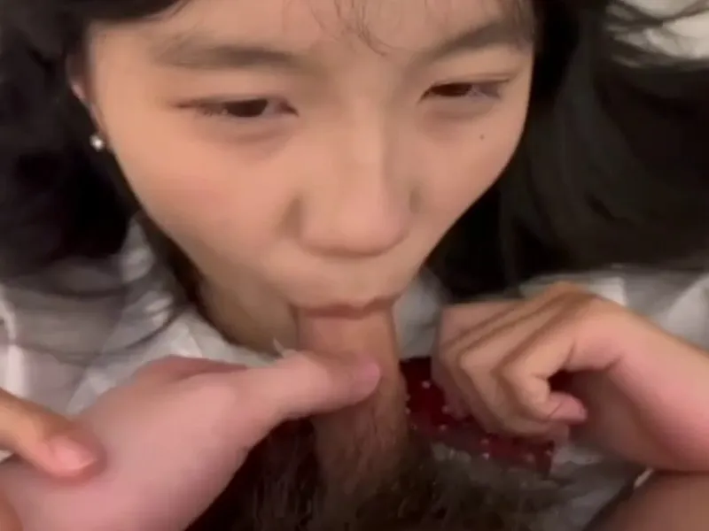 Em loli dễ thương liếm buồi biến em thành con em đĩ dâm dục p2